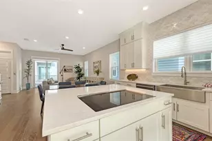 512 Laurel Pk Dr, Sarasota, FL 34236 - Photo 17