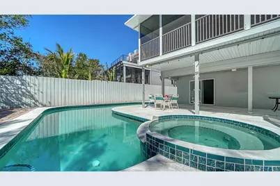 462 Island Circle, Sarasota, FL 34242 - Photo 3