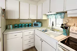 3335 Spanish Oak Terrace, Sarasota, FL 34237 - Photo 11