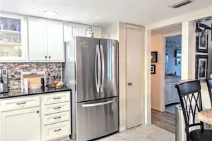 2057 Sunset Dr, Bradenton, FL 34207 - Photo 7