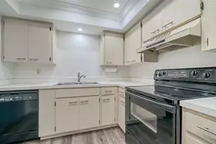 6999 W Country Club Dr N, Sarasota, FL 34243 - Photo 7