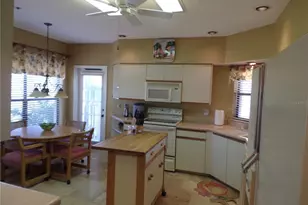 4555 Bay Club Dr, Bradenton, FL 34210 - Photo 9