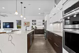 2305 Pine Terrace, Sarasota, FL 34231 - Photo 9