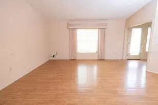 4018 Oakhurst Dr, Sarasota, FL 34233 - Photo 9