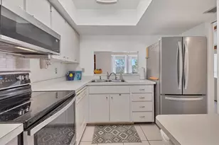 2446 Clubhouse Cir, Sarasota, FL 34232 - Photo 17