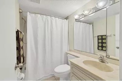 2446 Clubhouse Circle #202, Sarasota, FL 34232 - Photo 15