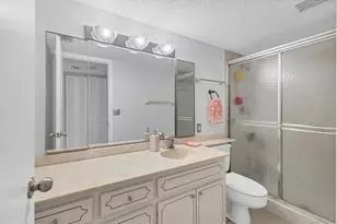 2446 Clubhouse Cir, Sarasota, FL 34232 - Photo 13