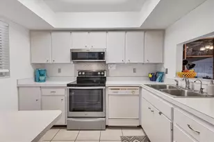 2446 Clubhouse Cir, Sarasota, FL 34232 - Photo 19