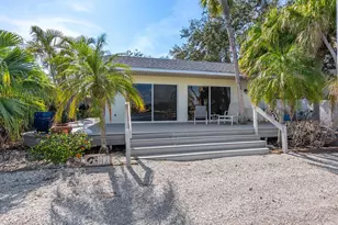 1374 Moonmist Dr, Sarasota, FL 34242 - Photo 3