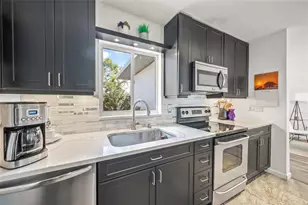 2427 Tulip St, Sarasota, FL 34239 - Photo 9