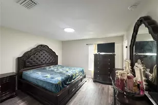 2255 Chester Ave, Sarasota, FL 34234 - Photo 9