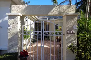 1354 Tearose Pl, Sarasota, FL 34239 - Photo 3