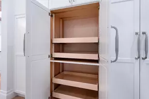 1575 Eastbrook Dr, Sarasota, FL 34231 - Photo 17