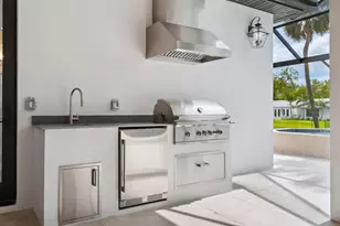 1575 Eastbrook Dr, Sarasota, FL 34231 - Photo 43