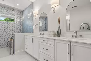 1575 Eastbrook Dr, Sarasota, FL 34231 - Photo 27