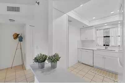 1001 Benjamin Franklin Drive #511, Sarasota, FL 34236 - Photo 13