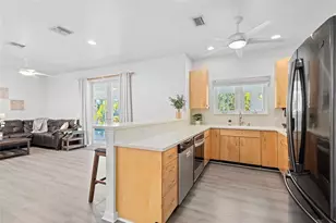 3319 Mayflower St, Sarasota, FL 34231 - Photo 11