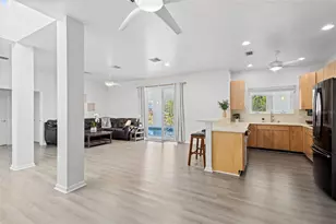 3319 Mayflower St, Sarasota, FL 34231 - Photo 9