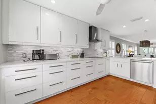 2300 Avenue B, Bradenton Beach, FL 34217 - Photo 9