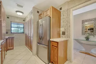 5630 Golf Pointe Dr, Sarasota, FL 34243 - Photo 9