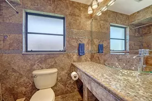 5630 Golf Pointe Dr, Sarasota, FL 34243 - Photo 19