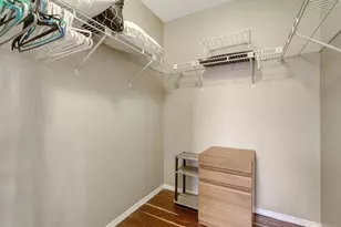 5630 Golf Pointe Dr, Sarasota, FL 34243 - Photo 17