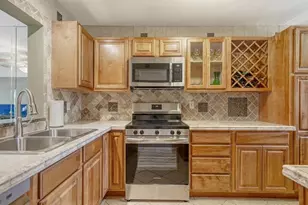 5630 Golf Pointe Dr, Sarasota, FL 34243 - Photo 5