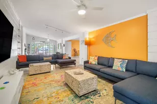 402 71st St, Holmes Beach, FL 34217 - Photo 9