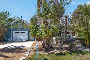 402 71st St, Holmes Beach, FL 34217 - Photo 3