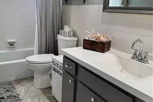 2330 Canal Dr, Bradenton, FL 34207 - Photo 9