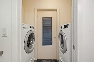 7205 Wood Creek Dr, Sarasota, FL 34231 - Photo 7