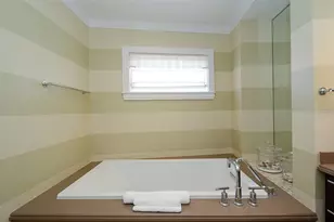 915 Seaside Dr, Sarasota, FL 34242 - Photo 17