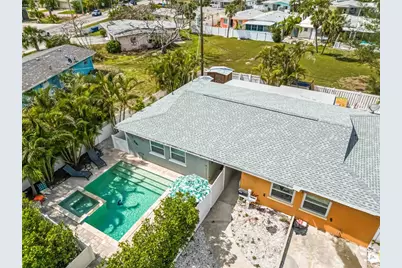 424 62nd Street, Holmes Beach, FL 34217 - Photo 3