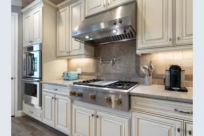 5742 Hydrangea Circle, Sarasota, FL 34238 - Photo 11