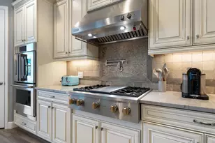 5742 Hydrangea Cir, Sarasota, FL 34238 - Photo 11