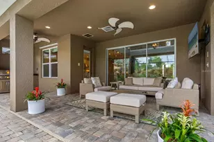 5742 Hydrangea Cir, Sarasota, FL 34238 - Photo 9