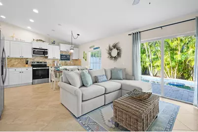 5608 Holmes Boulevard, Holmes Beach, FL 34217 - Photo 7