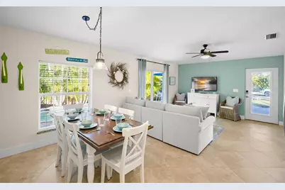 5608 Holmes Boulevard, Holmes Beach, FL 34217 - Photo 17