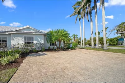 5608 Holmes Boulevard, Holmes Beach, FL 34217 - Photo 5