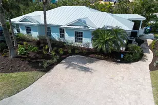5608 Holmes Blvd, Holmes Beach, FL 34217 - Photo 3