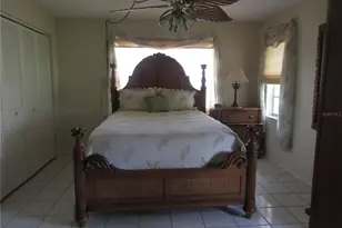 7008 W Country Club Dr N, Sarasota, FL 34243 - Photo 17