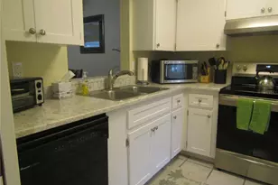 7008 W Country Club Dr N, Sarasota, FL 34243 - Photo 3