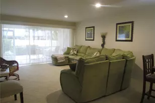 7008 W Country Club Dr N, Sarasota, FL 34243 - Photo 9