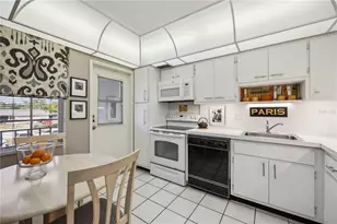 7461 W Country Club Dr N, Sarasota, FL 34243 - Photo 15