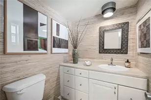 7461 W Country Club Dr N, Sarasota, FL 34243 - Photo 27