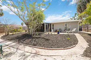 711 Birdsong Ln, Sarasota, FL 34242 - Photo 35