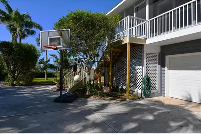 7676 Westmoreland Drive, Sarasota, FL 34243 - Photo 3