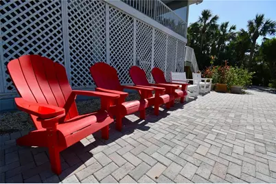 7676 Westmoreland Drive, Sarasota, FL 34243 - Photo 9