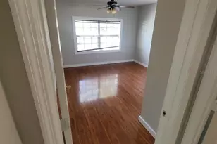 835 Indiana Ln, Sarasota, FL 34234 - Photo 9