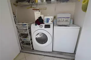 1512 Pelican Point Dr, Sarasota, FL 34231 - Photo 11